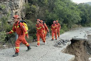 控场大师！哈登全场送出12助攻 6中2拿下10分4板2帽 正负值+22